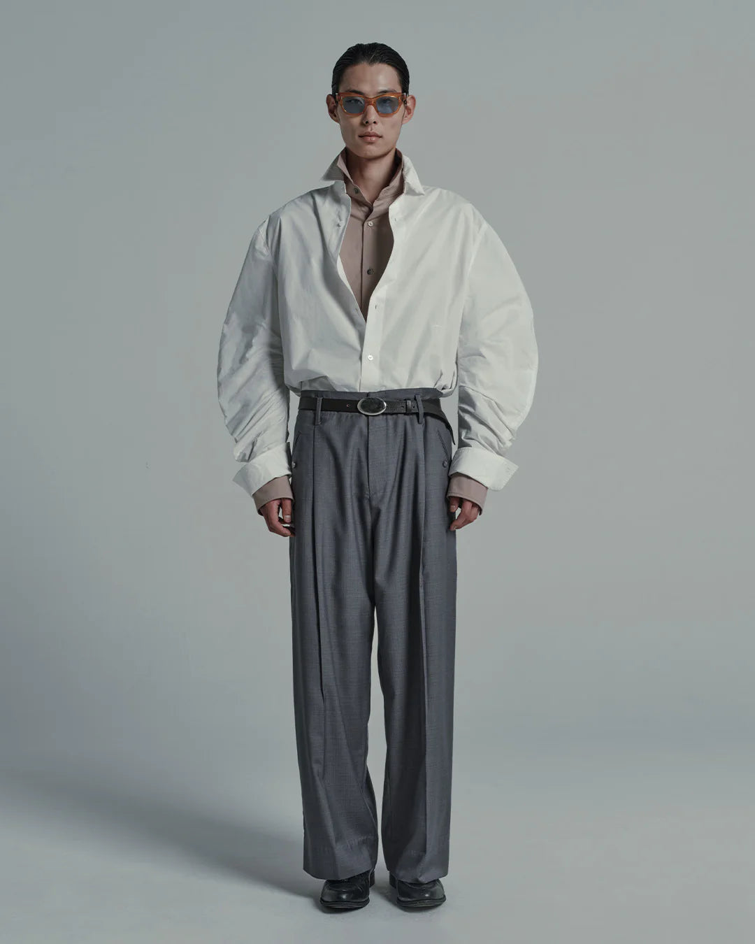 เสื้อเชิ้ตแขนทรงโค้ง