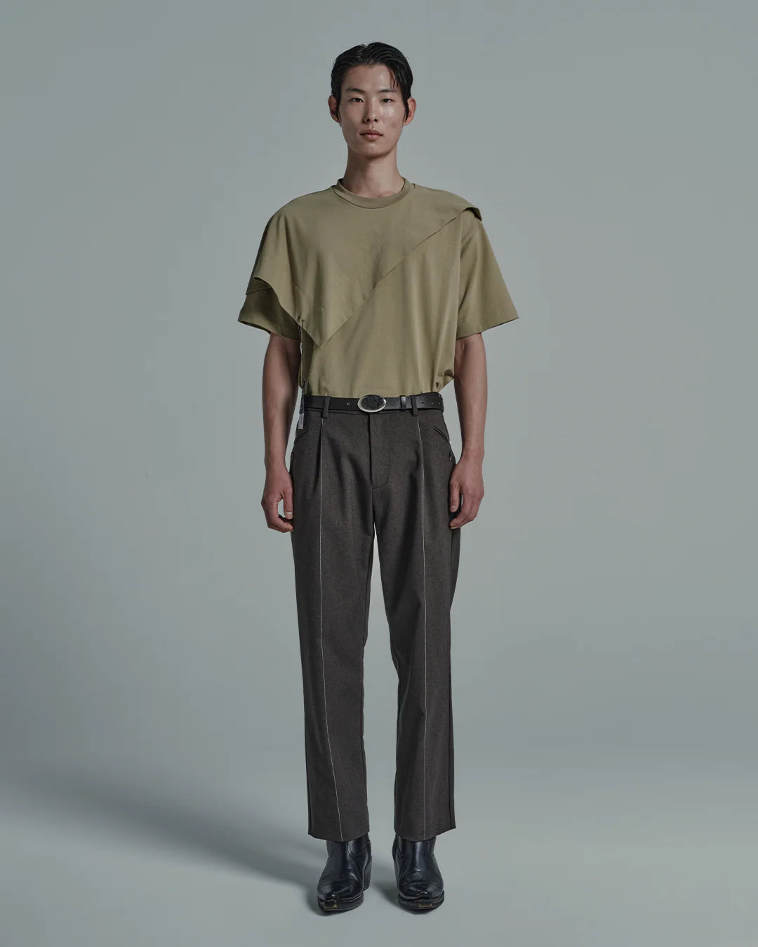 กางเกงขายาวทรงเข้ารูปแบบเย็บบาสติง