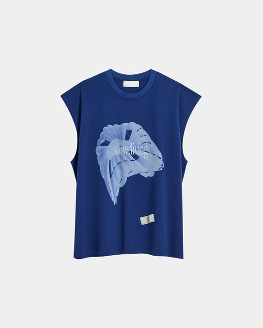 เสื้อยืดแขนกุดพิมพ์ลาย “SLOWDIVING”